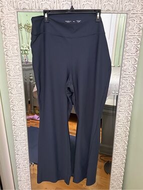 Old Navy Black Active Powersoft Flare Leggings XXL